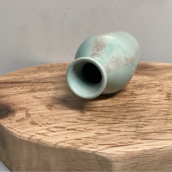 🟢 Beautiful Ceramic / Stoneware Crafted Old Fashion Milk Bottle Look Decor Vase - Picture 7 of 13